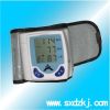 电子手腕式血压计
<br><br>SX-310
<br><br>1)采用原装进口芯片、压力传感器及充气马达,测量准确度高,寿命长
<br><br> 2)快速测得收缩压(高压)、舒张压(低压)、脉搏数
<br><br> 3)运用模糊理论测量,高准确度
<br><br> 4)全自动充气(加压)和排气(减压)
<br><br>