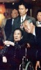 1998年宋美龄在纽约参观画展