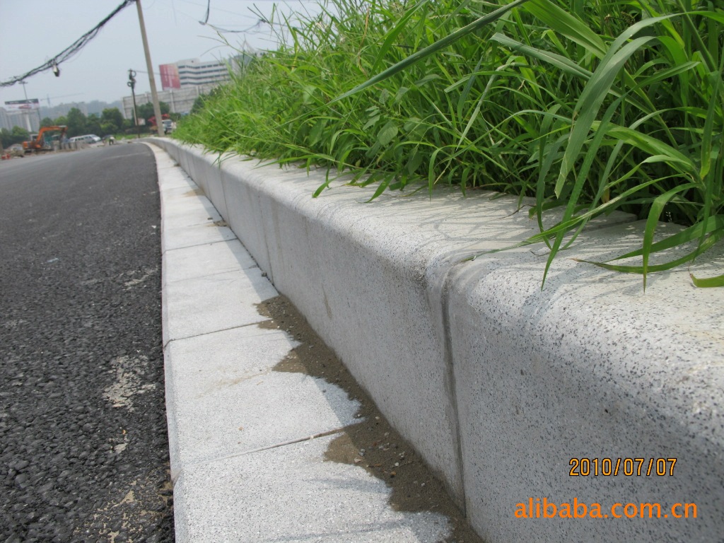 仿花岗岩芝麻灰光面路缘石路牙石侧石,混凝土制品价格