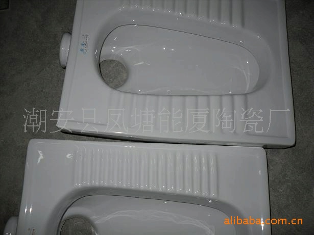 厂家批发大量低价分体式蹲便器陶瓷卫生洁具