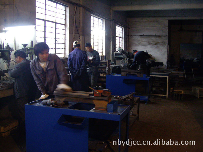 供应半自动数控车床 利润低出售数控车床