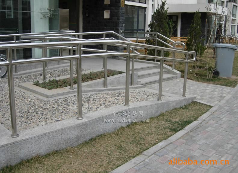 不锈钢残疾人坡道栏杆适用于小区.办公楼.厂房.