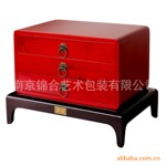 【厂家定制】:供应各种高档木制创意小家具/红黑双层三抽柜