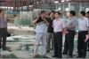 李自杰总经理向市长汇报公司近年来对管理和人才的改革。