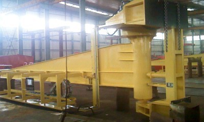 气动旋臂起重机