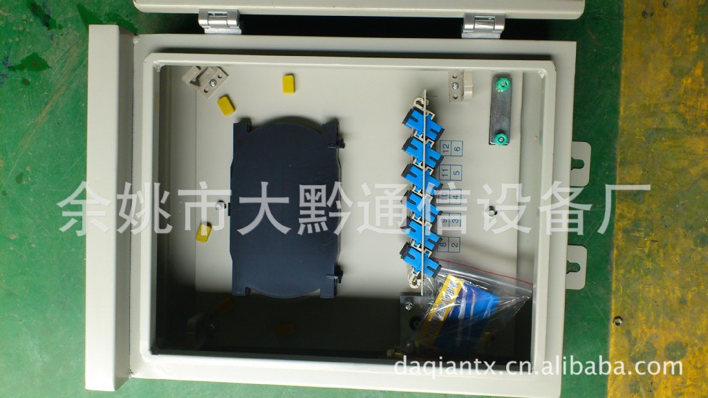 壁挂式光纤光缆分线箱(光纤光缆分线箱)直销工厂大黔通信