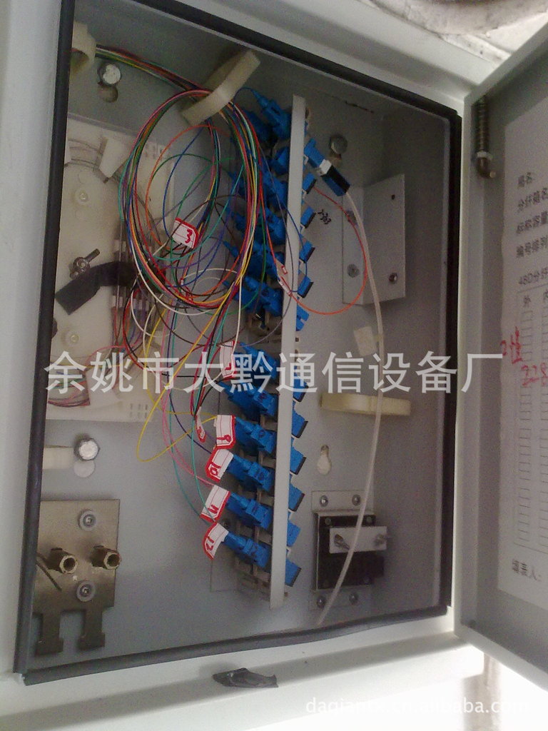 壁挂式光纤光缆分线箱(光纤光缆分线箱)直销工厂大黔通信