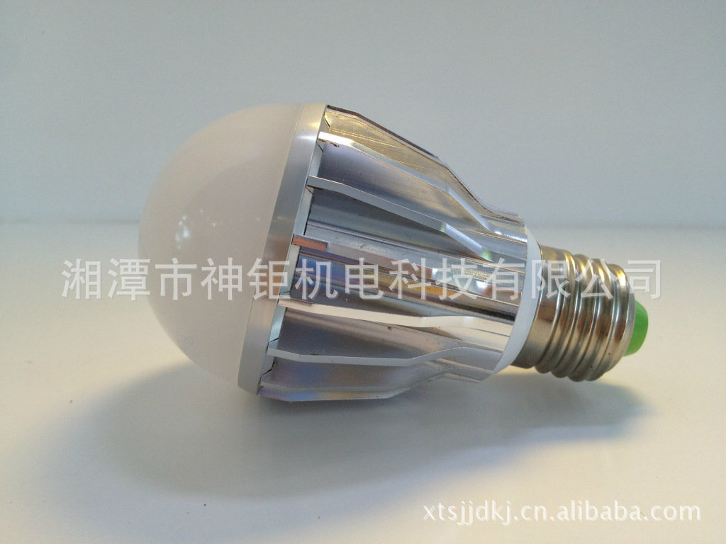 LED灯泡生产厂家大量供应5WLED球泡灯价格实惠质保三年欢迎外贸