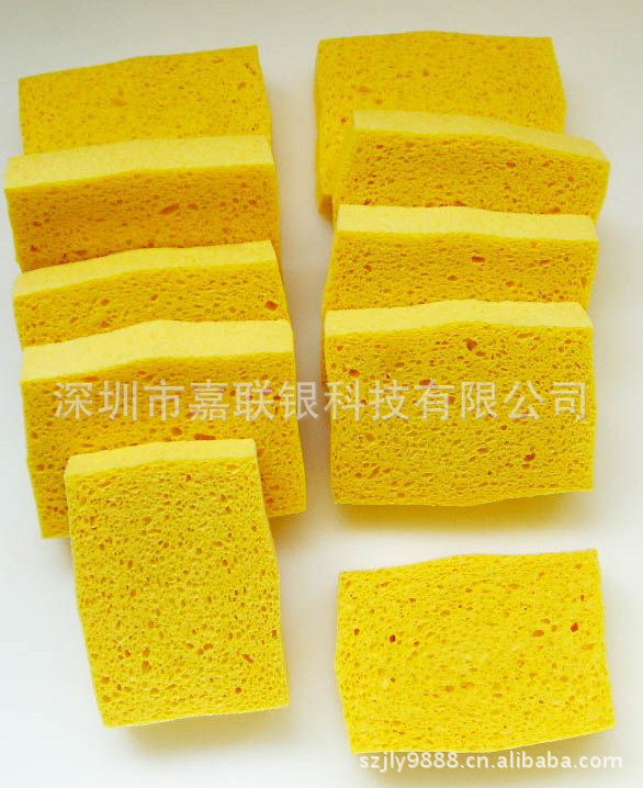 Wet cellulose sponge