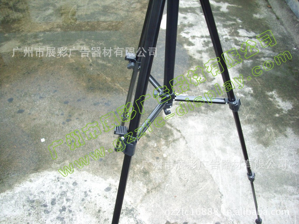 展彩批发黑色铁手摇三脚架 铁小遥三脚架 折叠三脚架画架