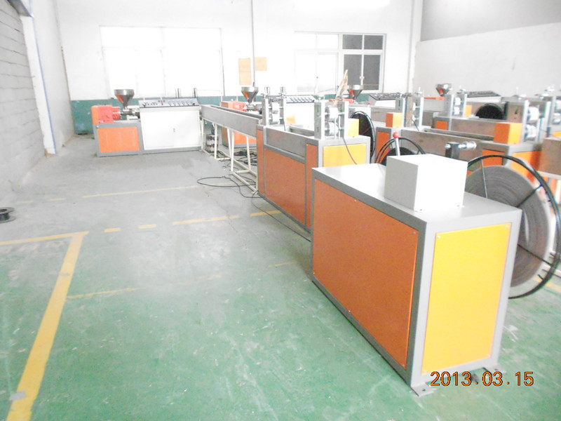 steel-plastic extruder