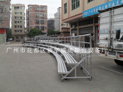 2米三层弧形全铝合金带轮合唱台