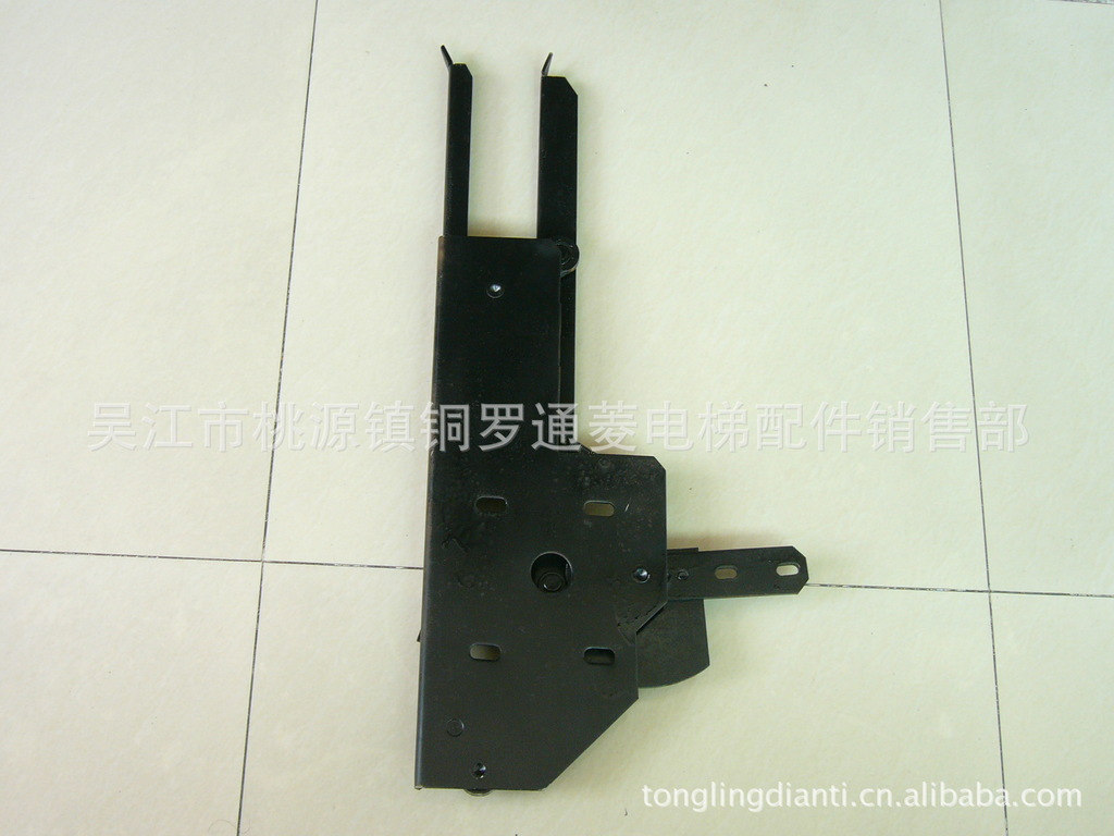 三菱货梯门刀2