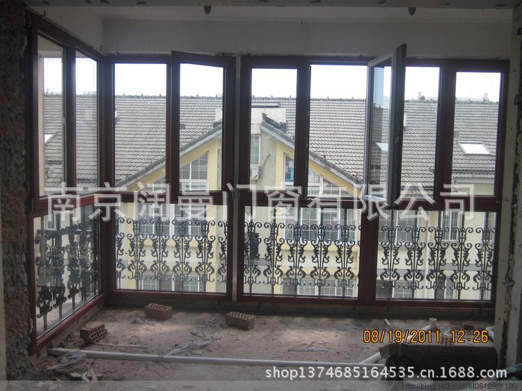 铝木复合窗--施工现场