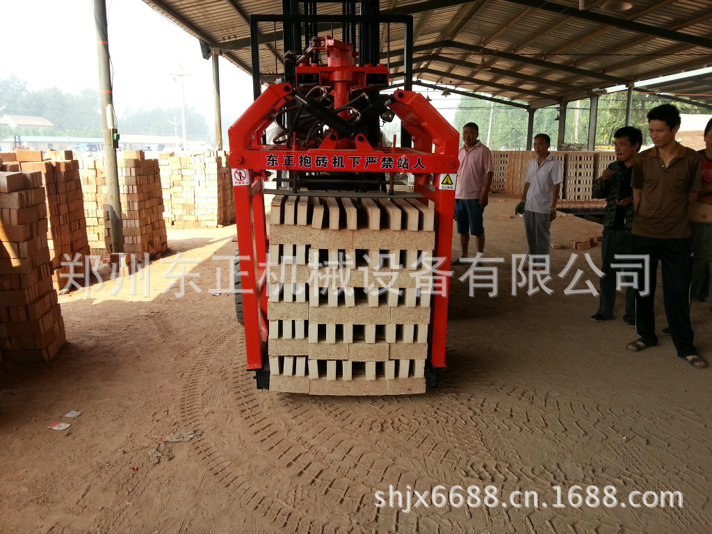 红砖隧道窑夹砖机 红砖抱砖机 红砖卸砖机--东正机械