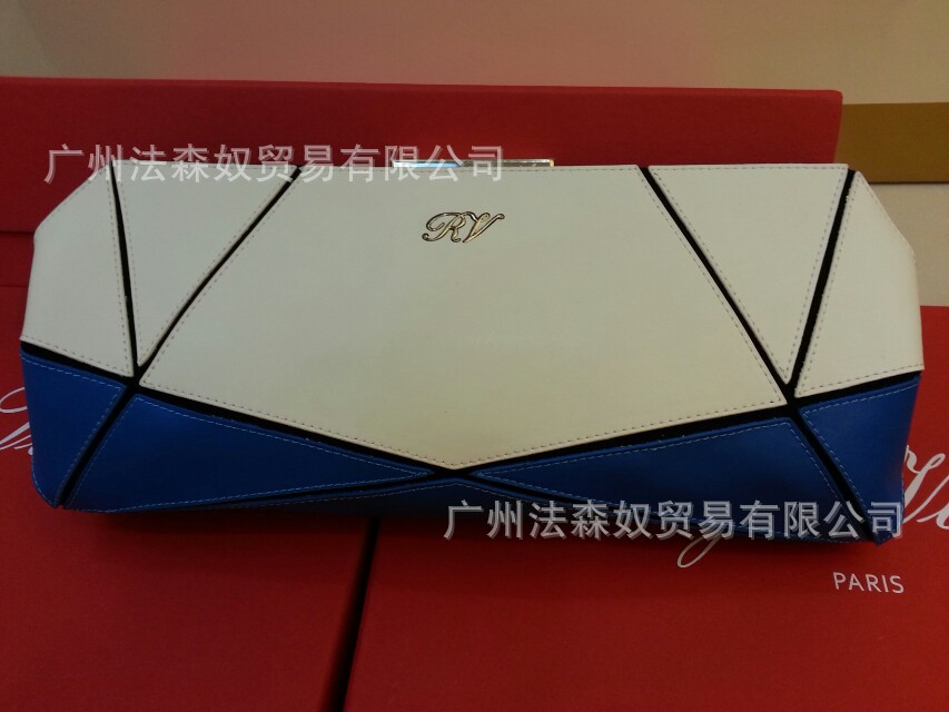 8)白，藍色