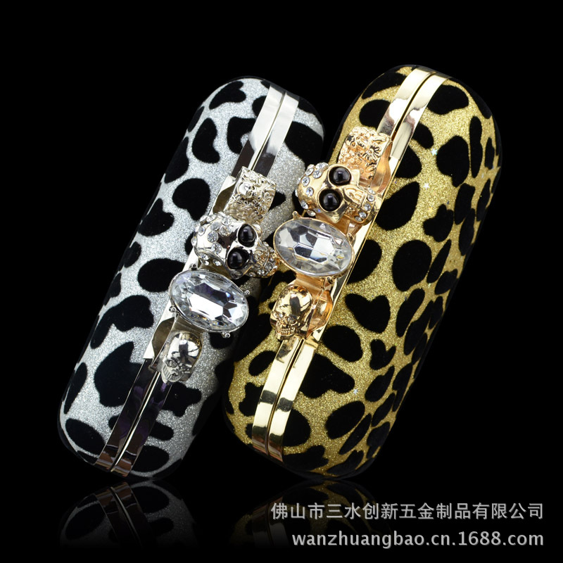 豹纹骷髅头手拿包