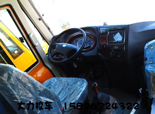 大力37座幼儿园校车驾驶室