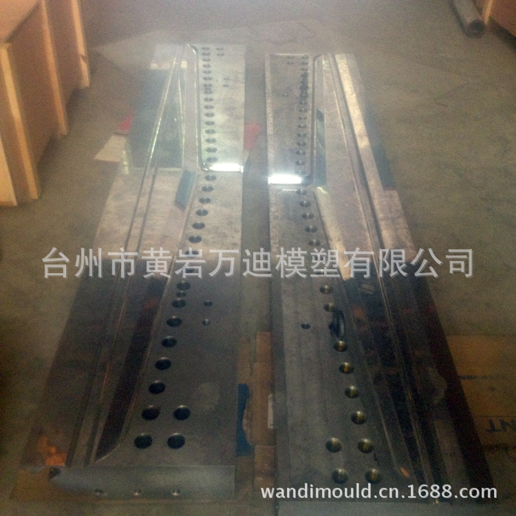 挤压模具