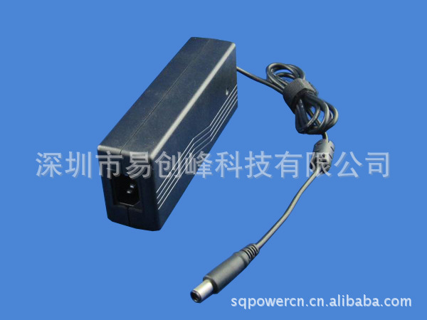 100W品字尾桌面电源适配器2