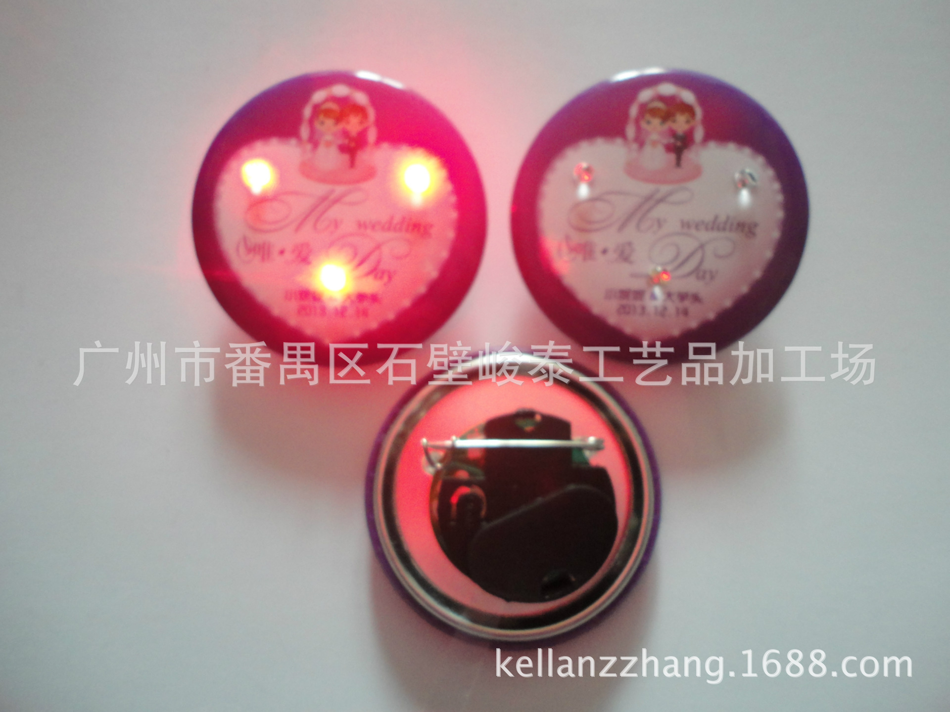 供应 婚庆闪光LED发光胸章徽章 婚庆马口铁镜子 婚庆胸花定做