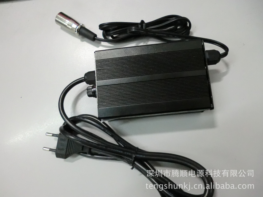 12.6v1a 8.4v1.5a 16.8v800ma 锂电池充电器