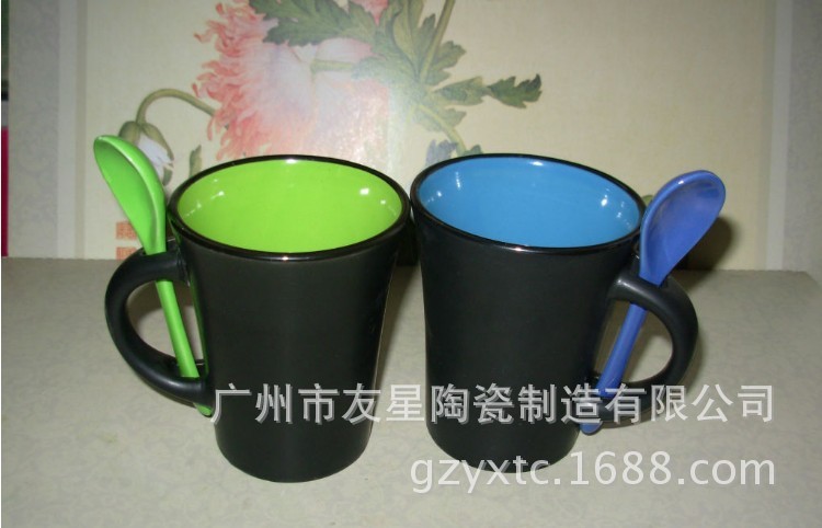 个性时尚 双色釉带勺马克杯 勺子杯 插勺杯