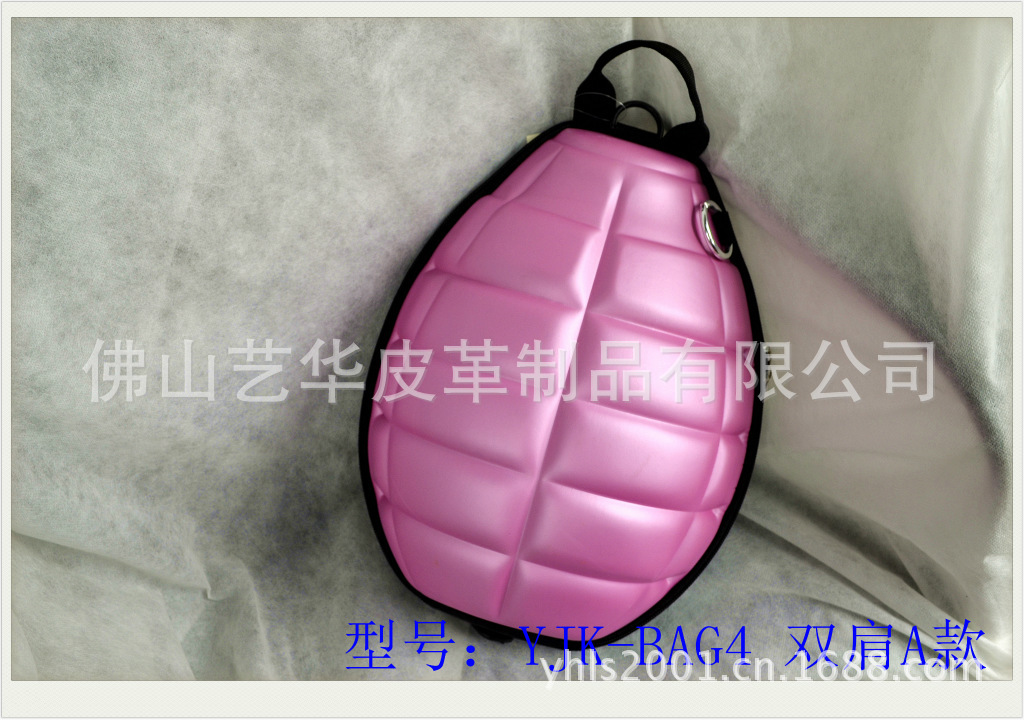 2013最流行的硬壳双肩背包，适合6-12岁使用�? height=