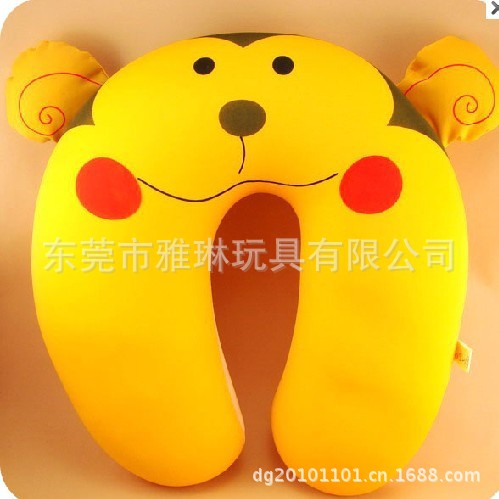 哆啦A梦毛绒颈枕,特色公仔护颈枕,厂家专业定制礼品,量大价优