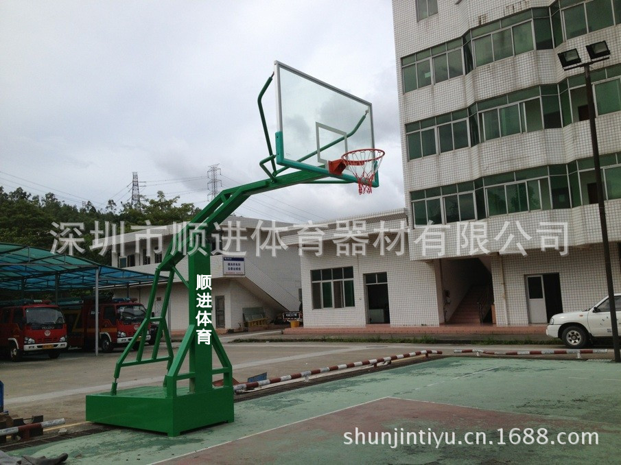 1003绿色篮球架1