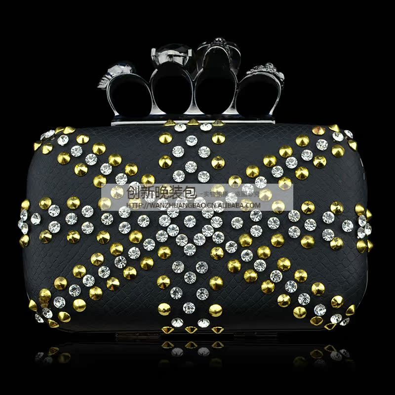 黑色米字型镶钻四指晚装包