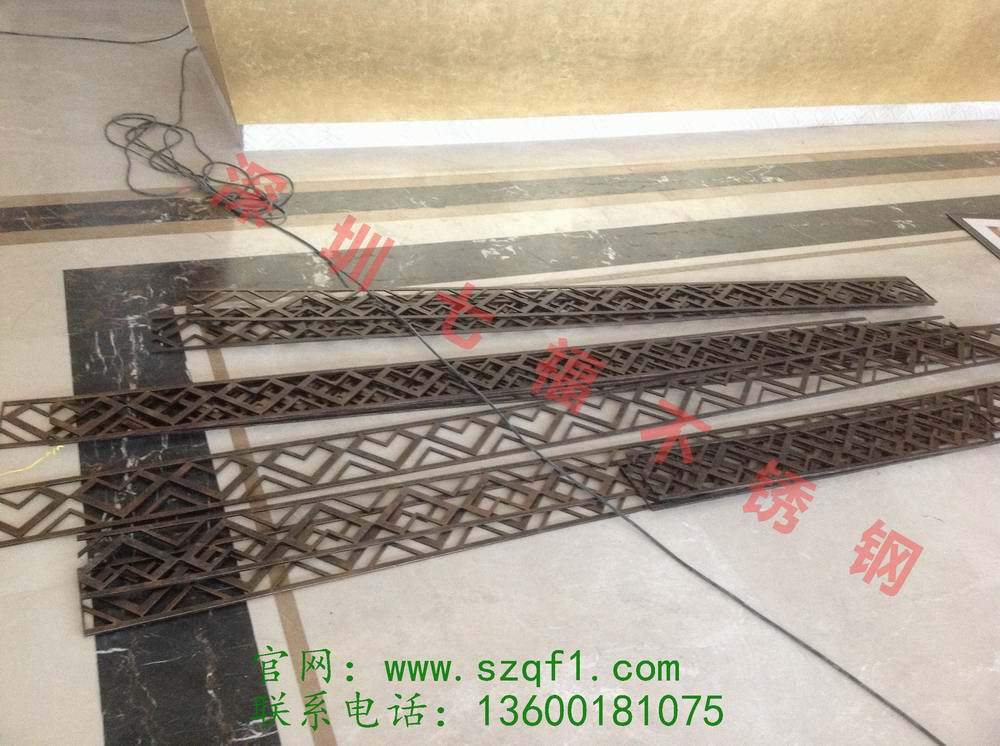 深圳机场T3航站楼贵宾楼古铜色门花安装过程1