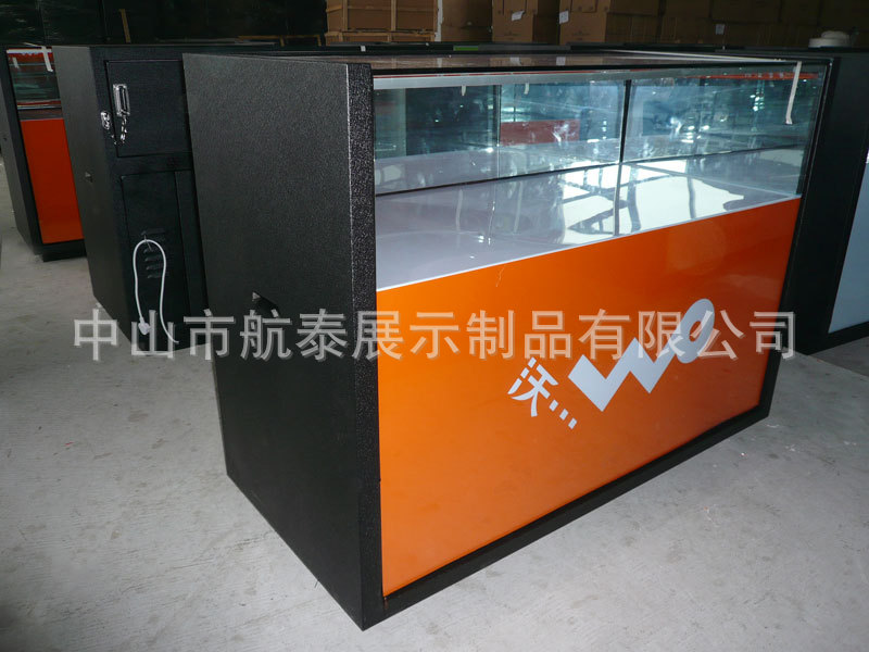 中国联通沃手机展示柜台
