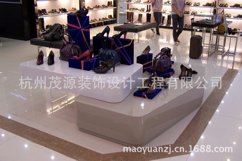 店铺内H5展台照片