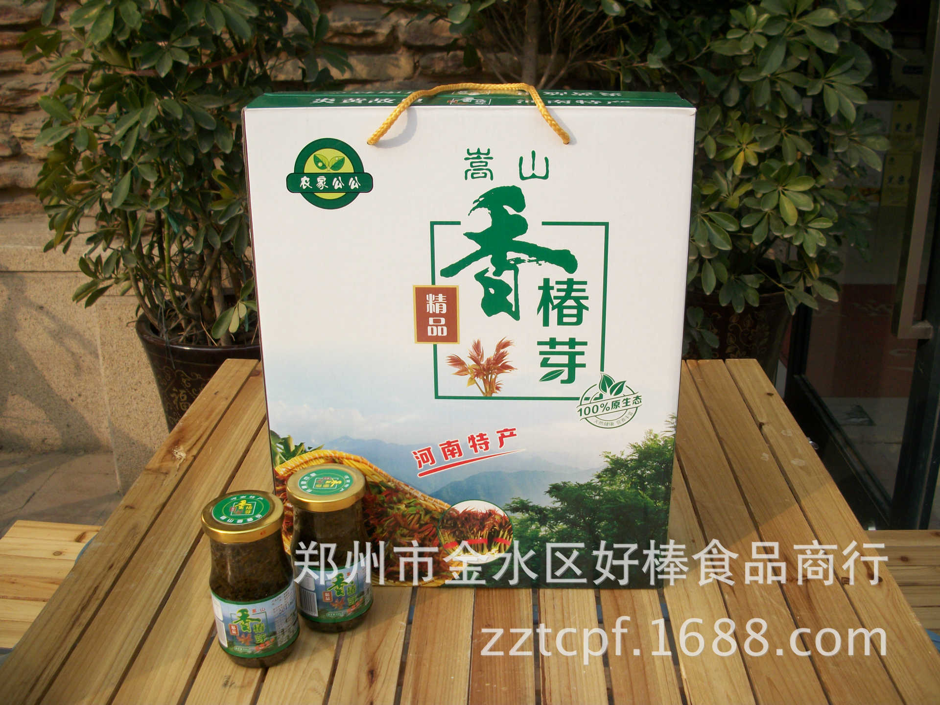 【产品】:香椿芽 【配料】:香椿芽,大豆油,食盐,辣椒,芝麻, 【净含量