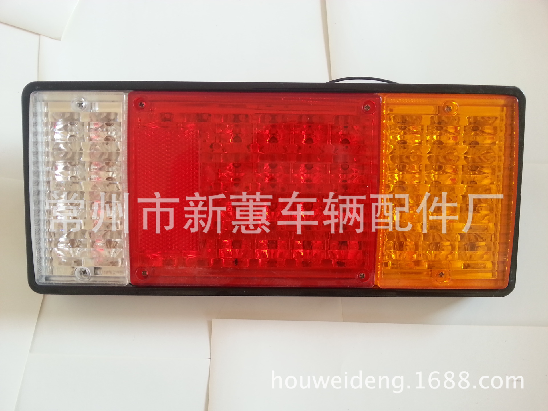 HM-022 140-2LED塑料後尾燈(44個LED)