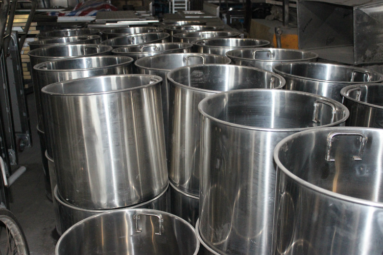 供应厂家直销 不锈钢水桶 厨房汤桶 烧煮开水桶 大容量汤锅 大小可选