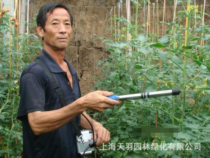 这一新器具的使用改变了以前人工涂抹授粉的方式,提高了工作效率,吸引