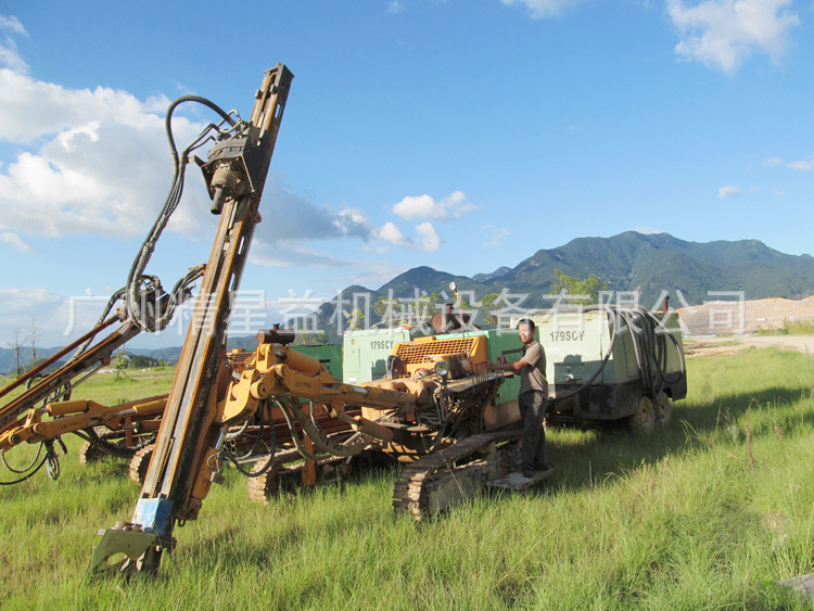 厂家直销志高430履带式液压行走潜孔钻车 开山潜孔钻机