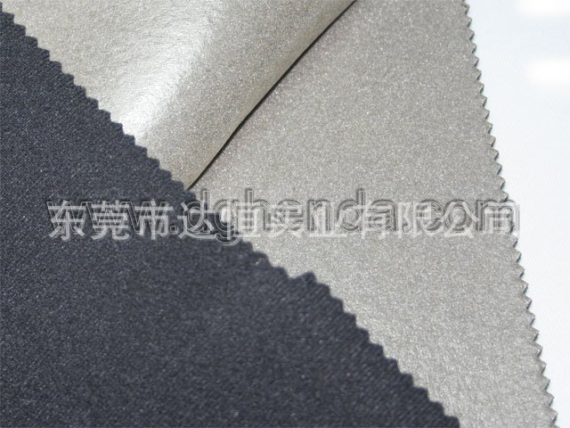 黑色天鹅绒贴泡棉再贴TPU