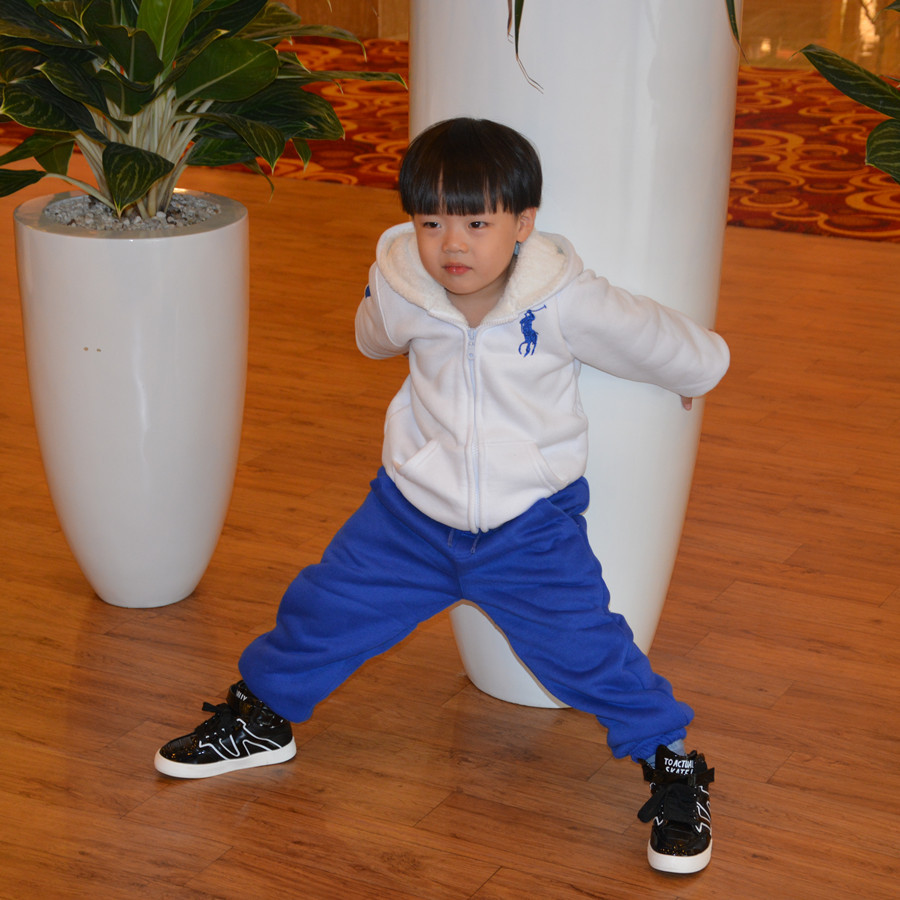 廣東產地 2013冬裝新品 外貿品牌童裝批發 運動兩件套 童套裝dz4-2