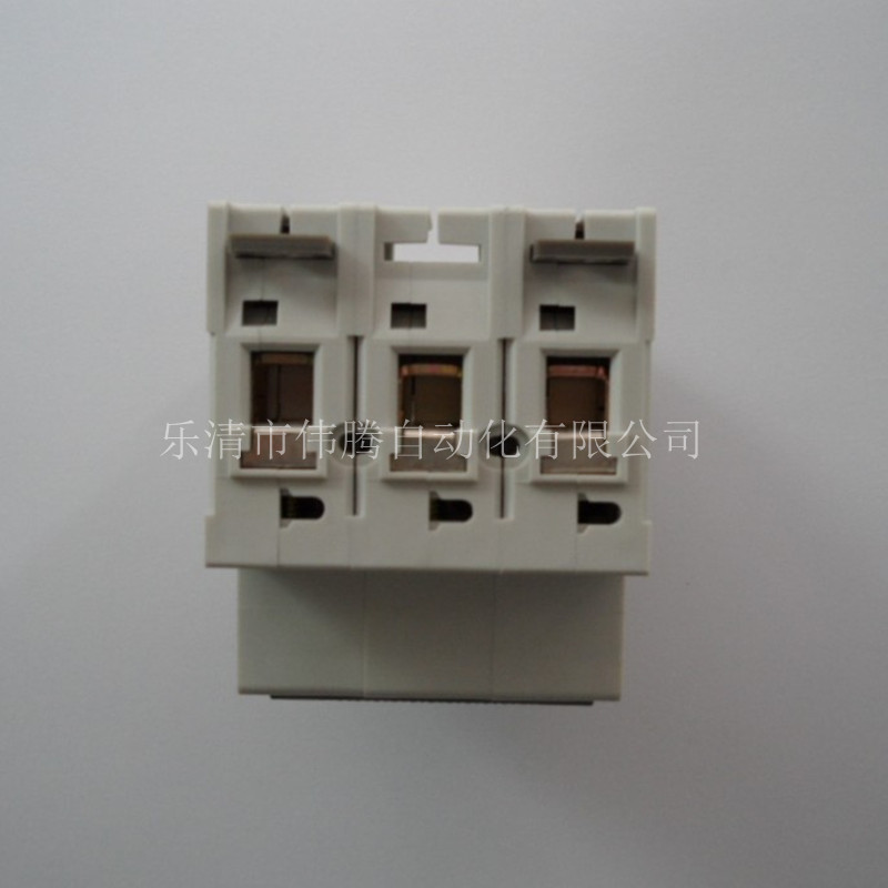 TLB1-63 C25 3P 顶部