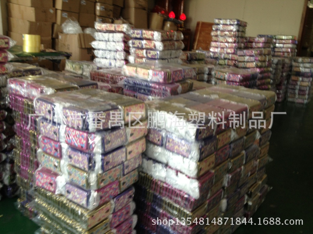 爆款彩绘布艺贴皮手机壳批发厂家现在火爆出货中鹏海