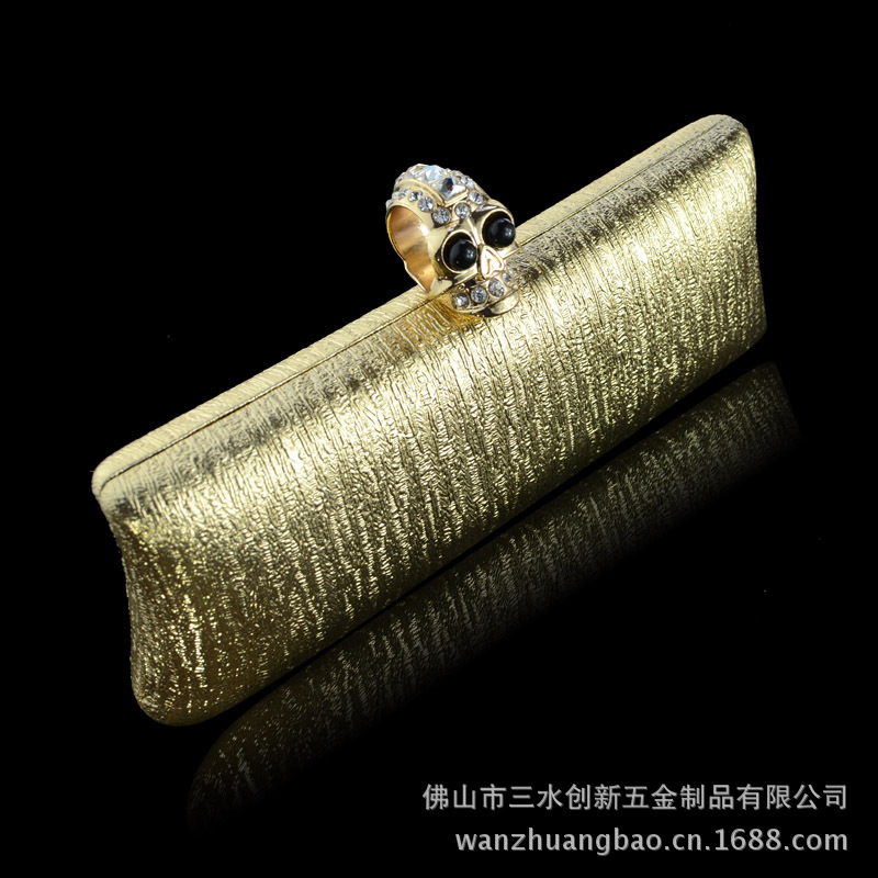 金色骷髅头镶钻宴会包