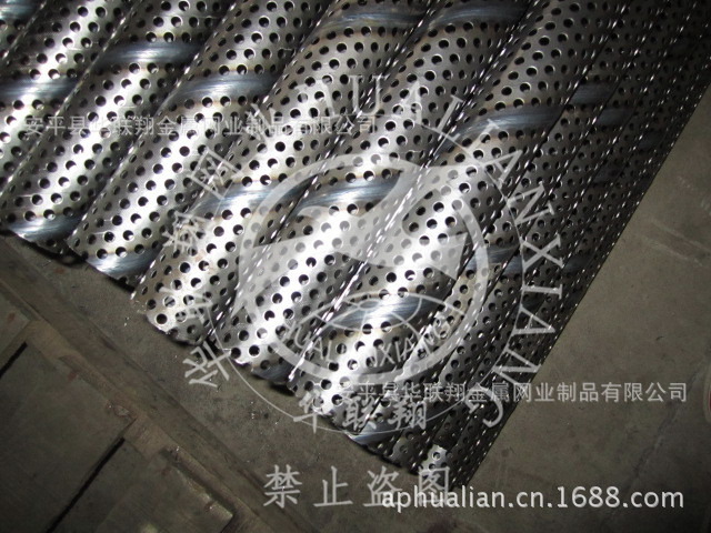 IMG_3542小口径螺旋焊过滤管