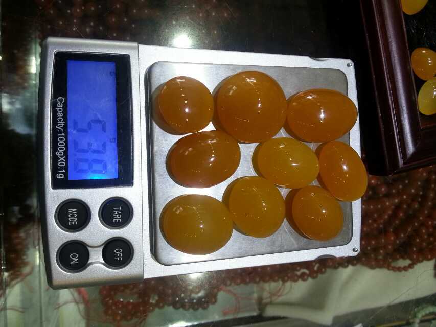 缅甸种老水色好正老种鸡油黄隐晶玉质上乘戒面黄龙玉