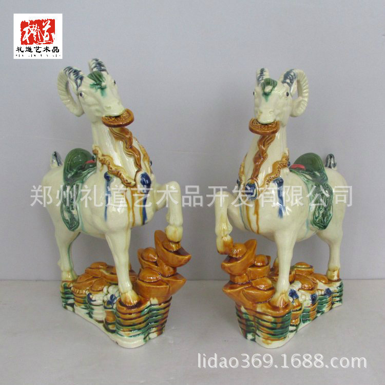 唐三彩羊年新品金钱羊高35长25宽10cm (1)