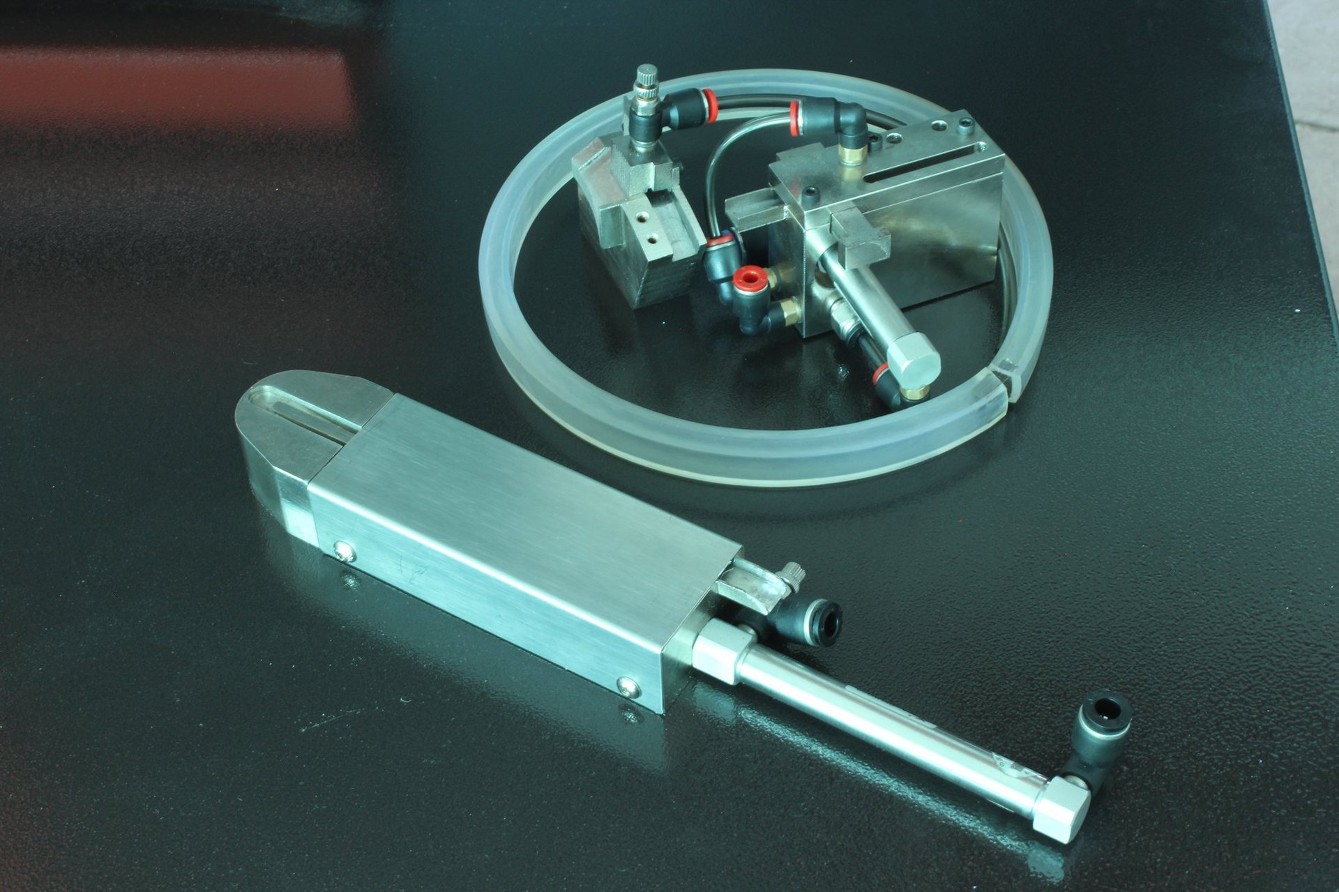 下送螺母自动送料工具