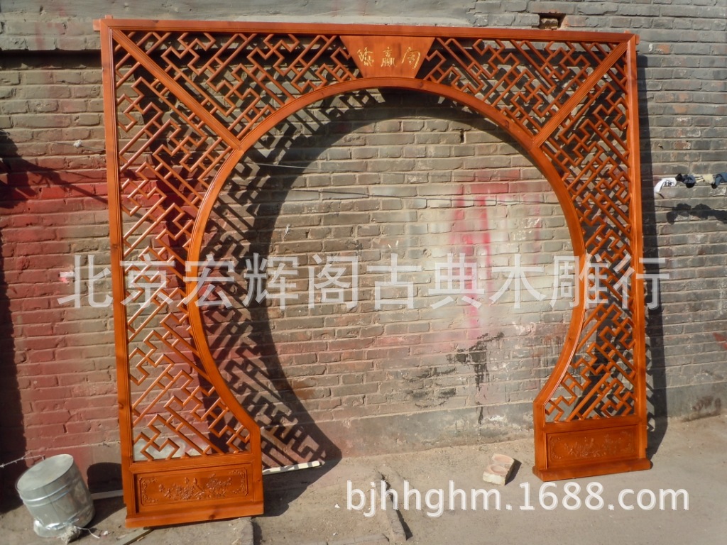 中式月亮门隔断 梅花月亮门背景 实木花格屏风 北京室内装饰工厂