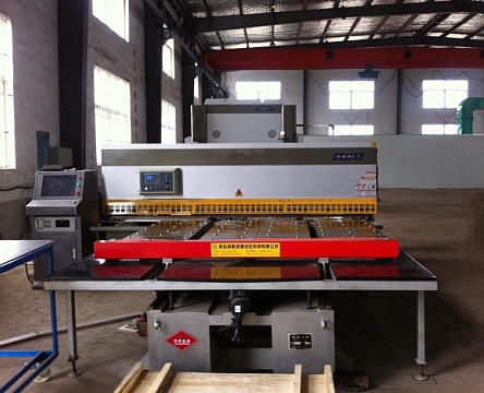 行业先锋 供应 剪床自动送料机